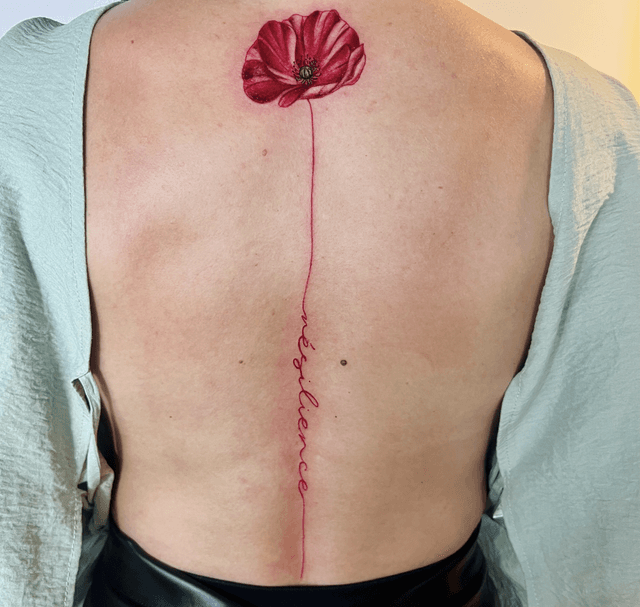 Tatouage floral réalisé par Mel Ink près de Quimperlé