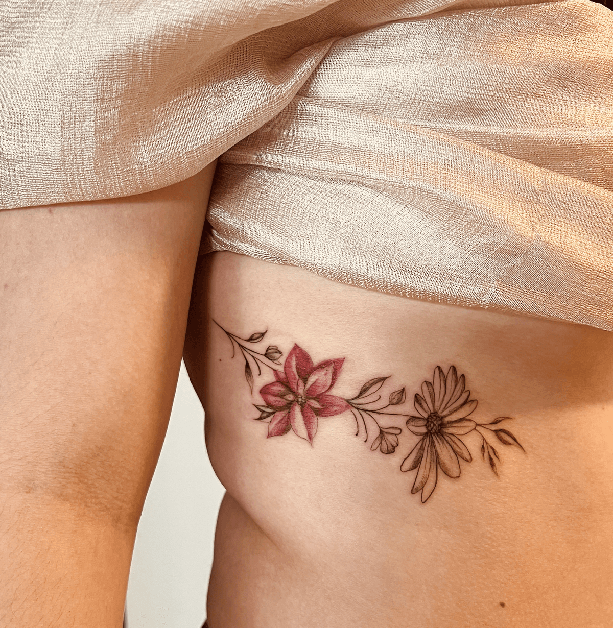 Tatouage minimalist réalisé par Mel Ink près de Quimperlé