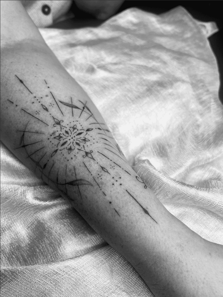 Tatouage ornemental réalisé par Mel Ink près de Quimperlé